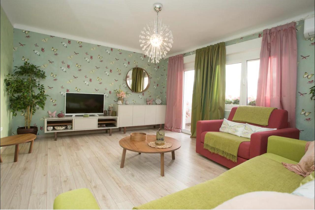 Beach Apartment Butterfly With Sea View Split Exterior photo